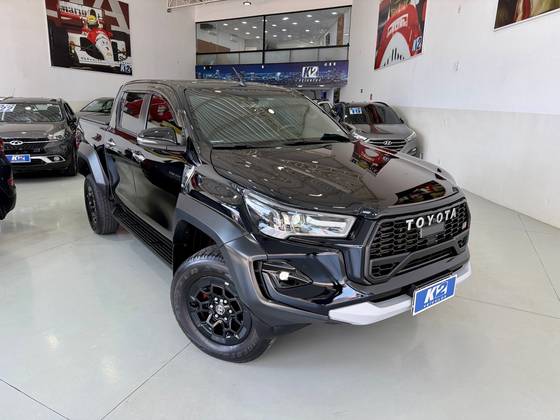 TOYOTA HILUX 2.8 D-4D TURBO DIESEL CD GR-S 4X4 AUTOMÁTICO